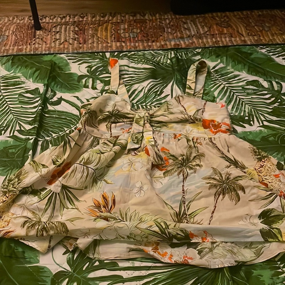 Flowy tank top, tropical style